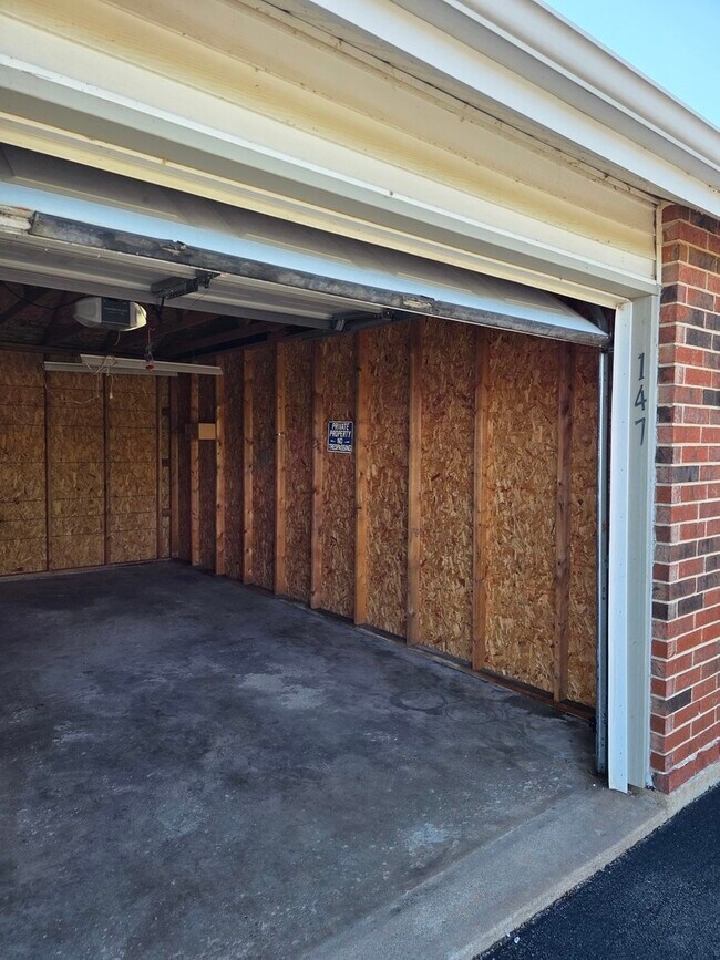 Building Photo - 1361 Cunat Ct