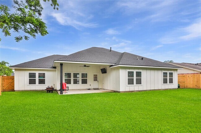 Building Photo - 322 S Amherst Dr