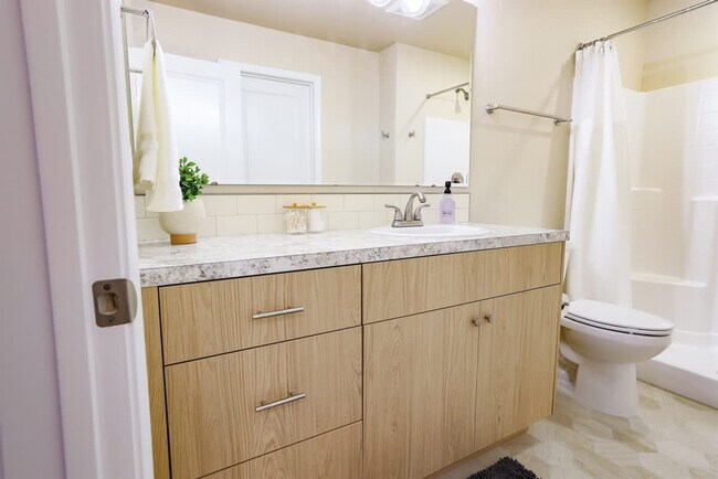 Building Photo - 609 N Kimball Ave