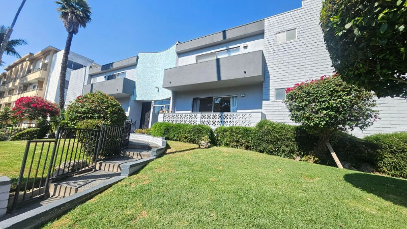Building Photo - 545 Hayworth Ave