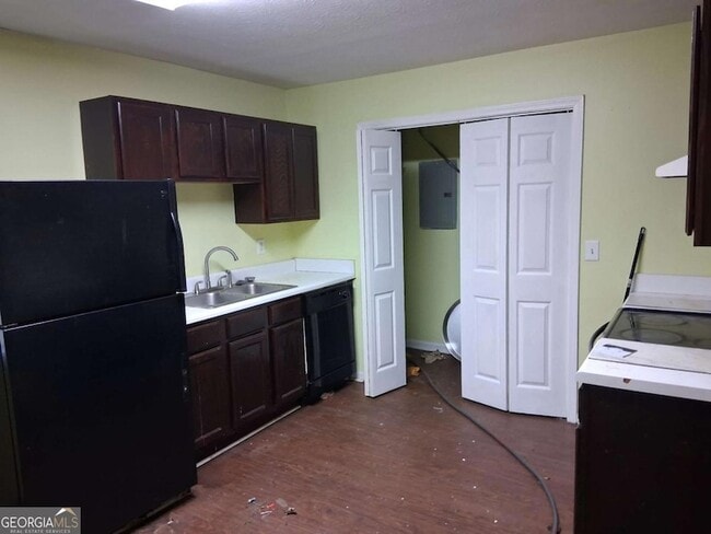 Building Photo - 209 E Wilson St