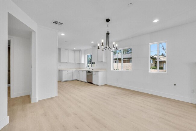 Building Photo - 16385 Valencia Ave