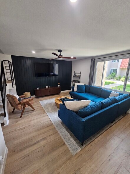 Building Photo - 266 E Via Escuela