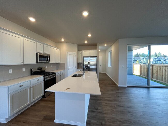 Building Photo - 294 E Viceroy Ave