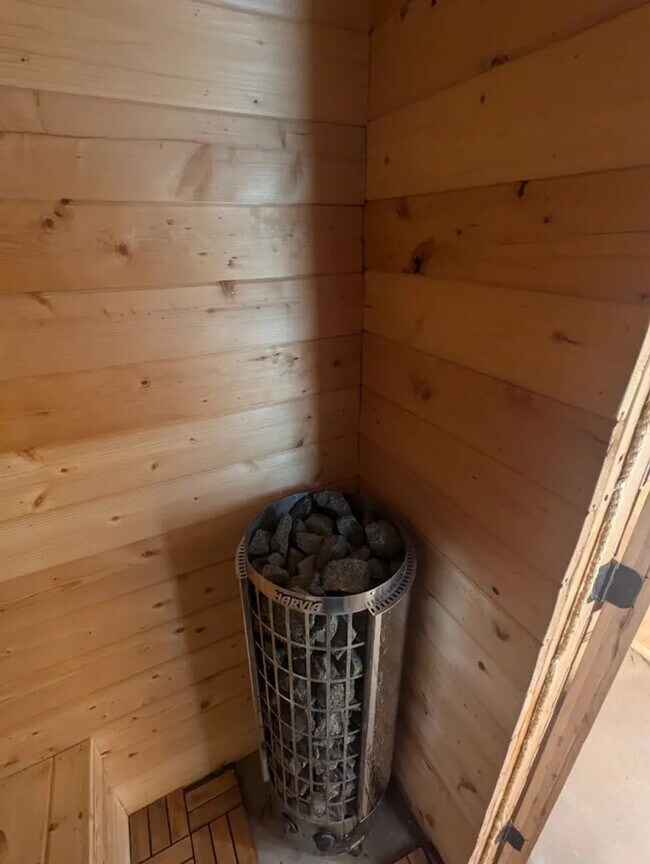 Building Photo - Spacious 4-Bedroom Estate with Chef’s Kitchen