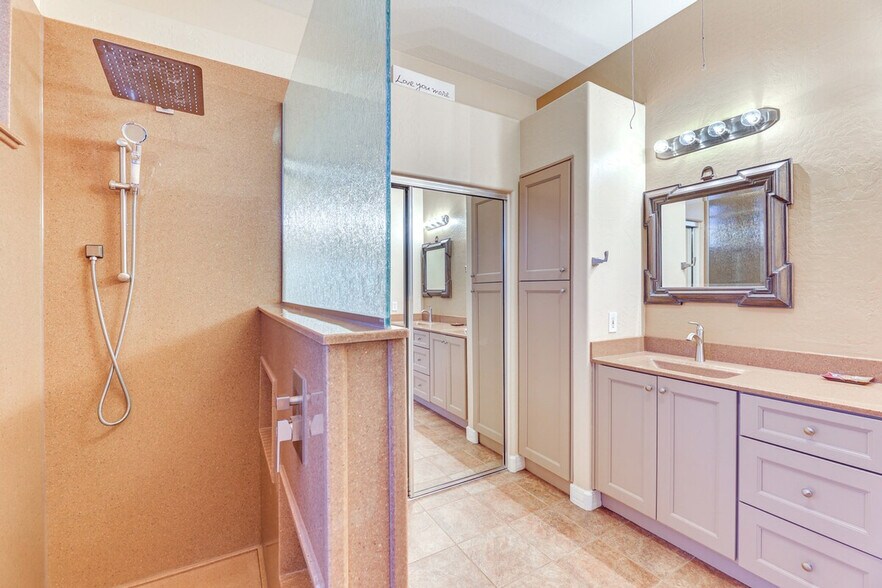 Building Photo - 1425 N Harper Cir