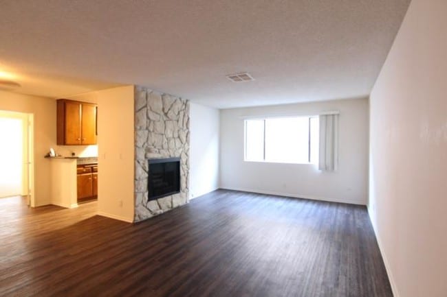 Building Photo - 2 bedroom in Studio City CA 91604