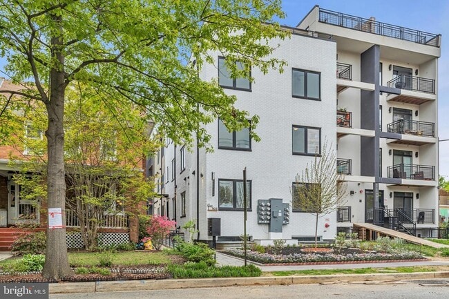 Building Photo - 1103 Fern St NW