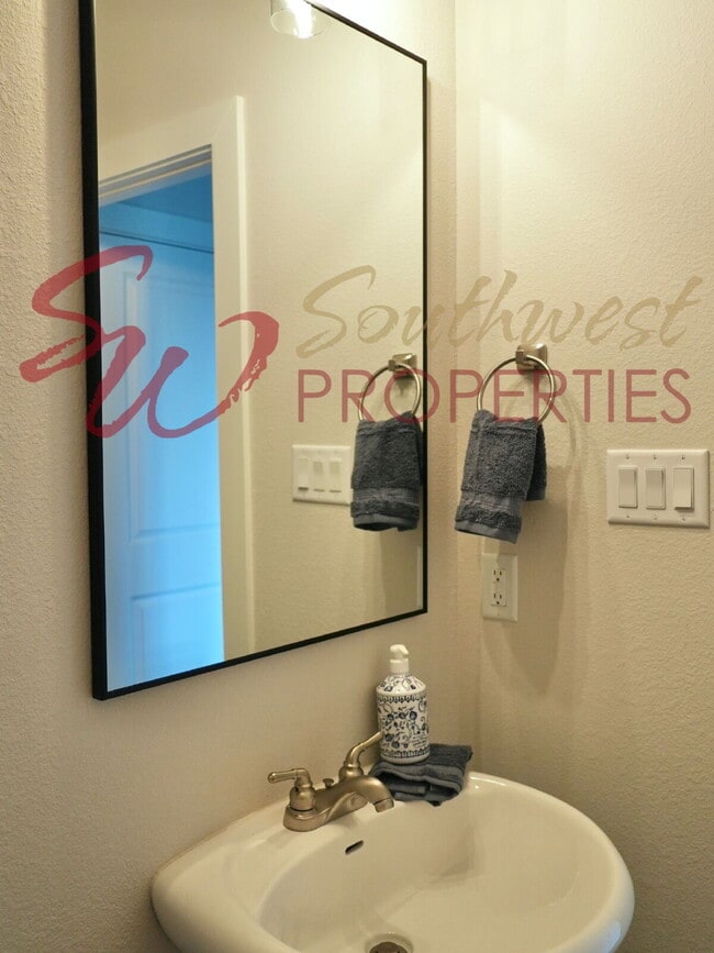 Building Photo - FULLY FURNISHED, close to campus 3 bedroom 2.5 bath Cowboy Casita!