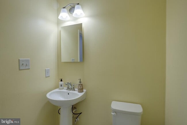 Building Photo - 14 Tylers Ct