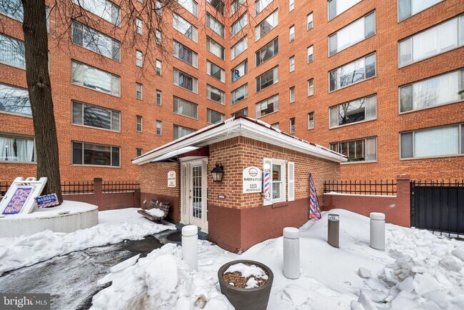 Building Photo - 1021 Arlington Blvd