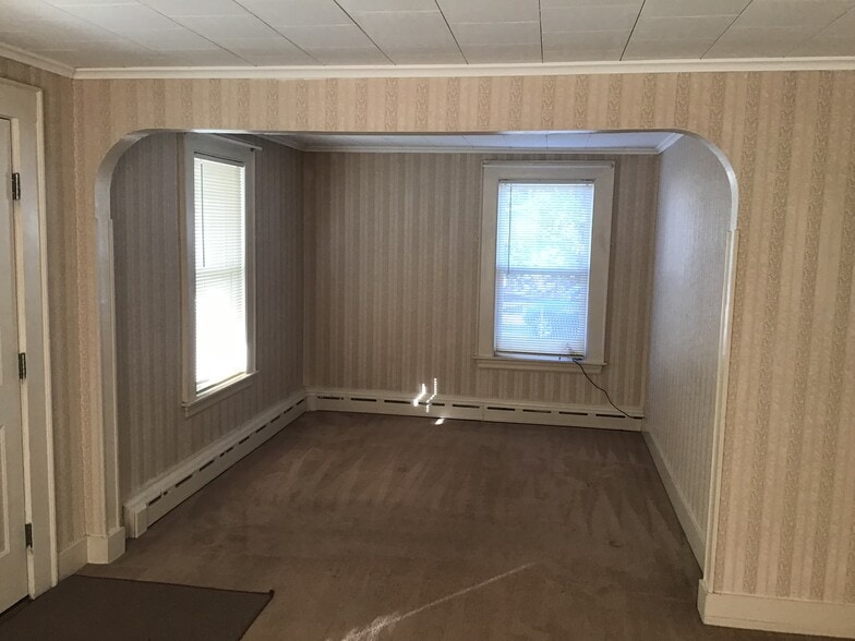 Living room - 143 Prospect St