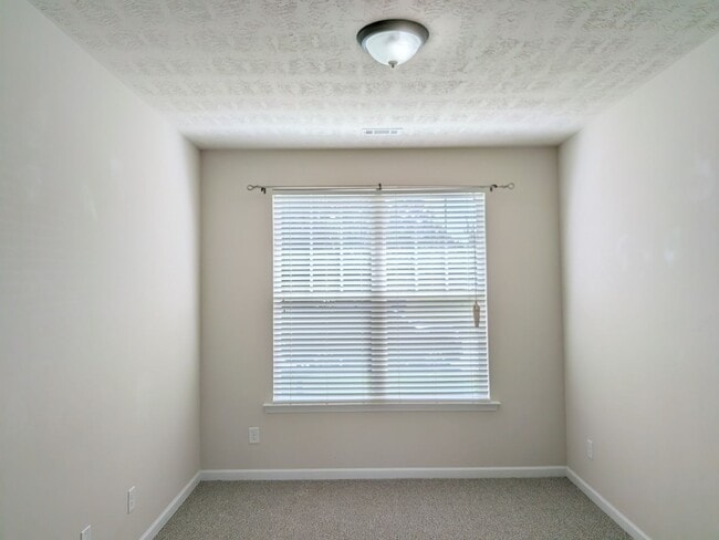 Building Photo - 859 Westlawn Dr