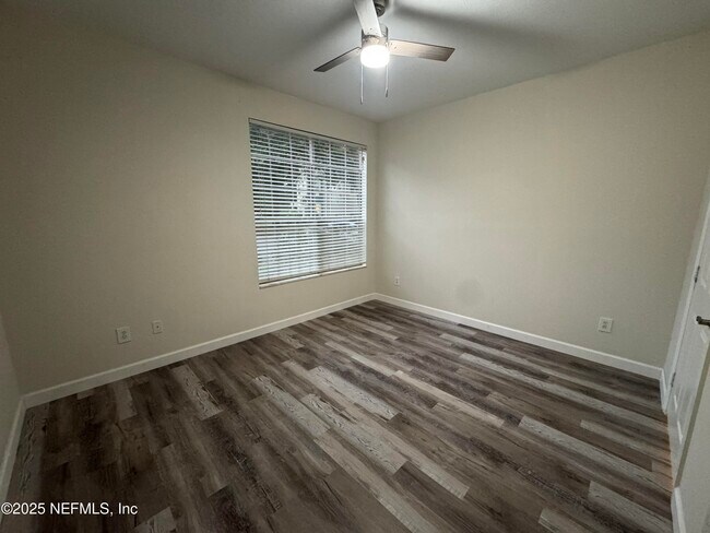 Building Photo - 13703 Richmond Park Dr N