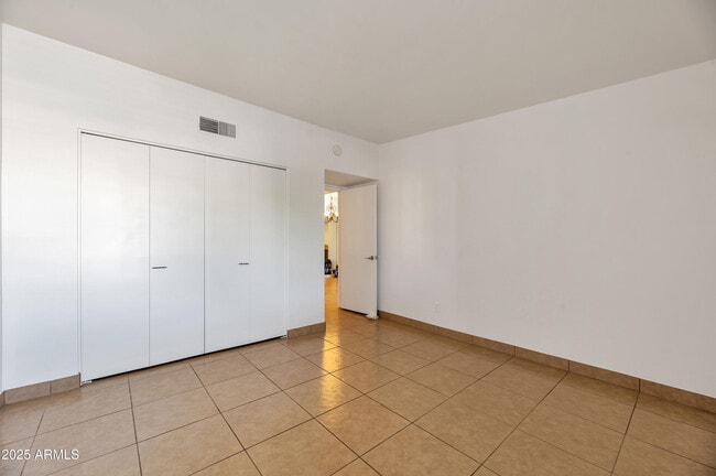 Building Photo - 7950 E Starlight Way