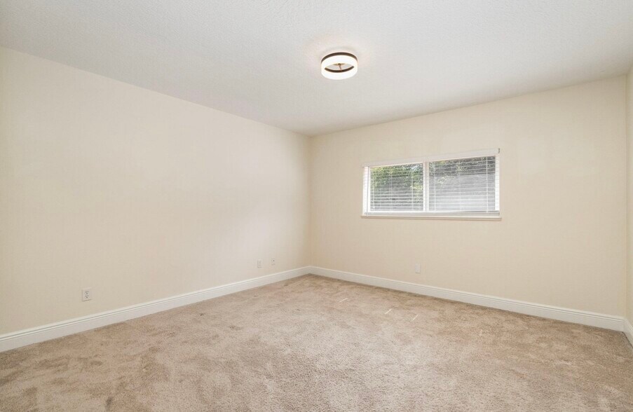 Building Photo - 8410 Maria Ct