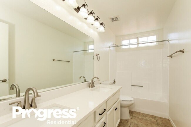 Building Photo - 4546 E Villa Theresa Dr