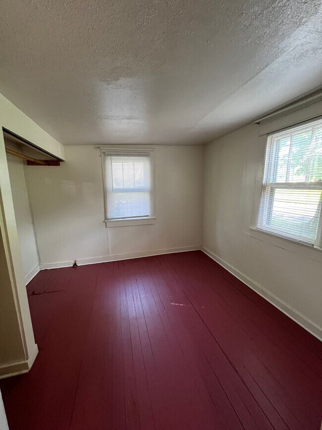 Building Photo - 4 Bedroom Available August 2026;  Monthly ...