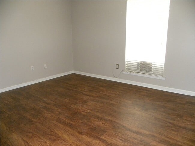 Building Photo - 983 Poplar Leaf Rd