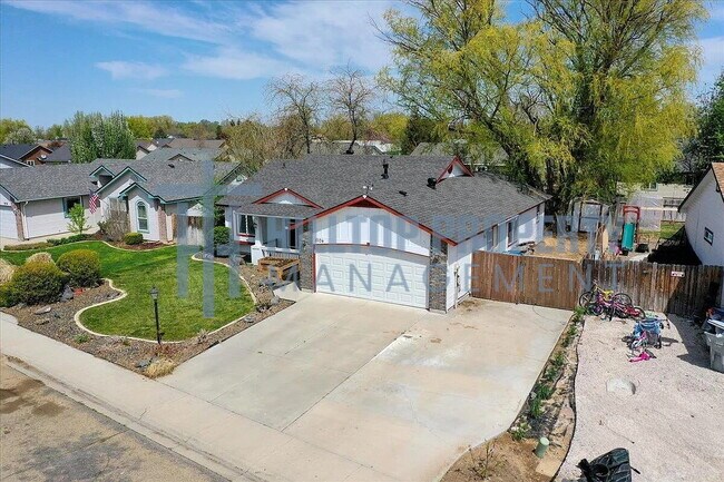 Building Photo - 4 Bed, 2 Bath Home with 2-Car Garage in North Nampa