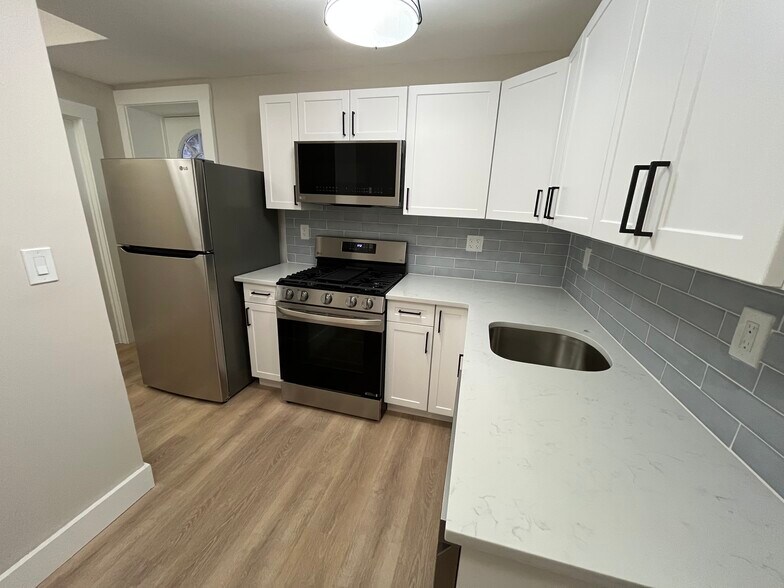 Building Photo - 17 M St