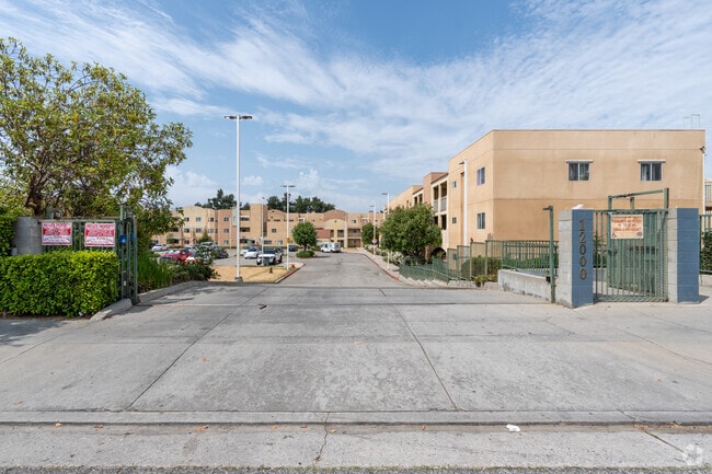 Building Alternate - Willow Tree Apartments