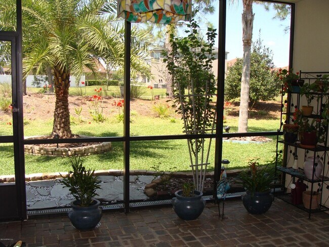 Building Photo - 660 Porta Rosa Circle