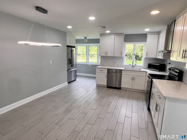Building Photo - 267 Thunder Hill Dr