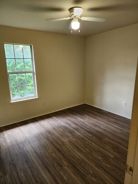Building Photo - 5709 Redstone Dr