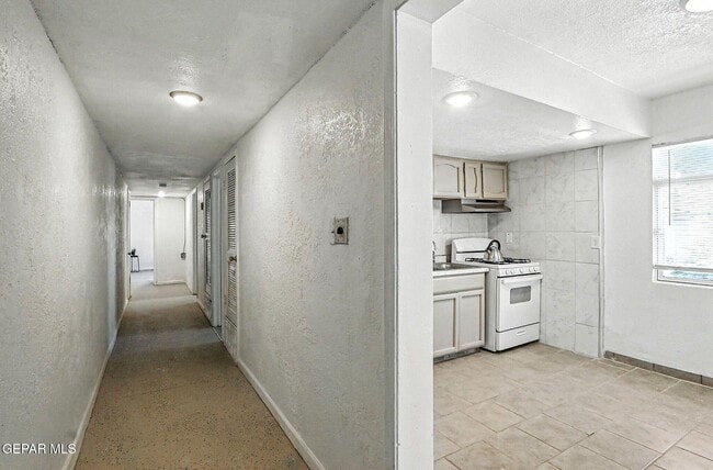 Building Photo - 5912 Cleveland Ave