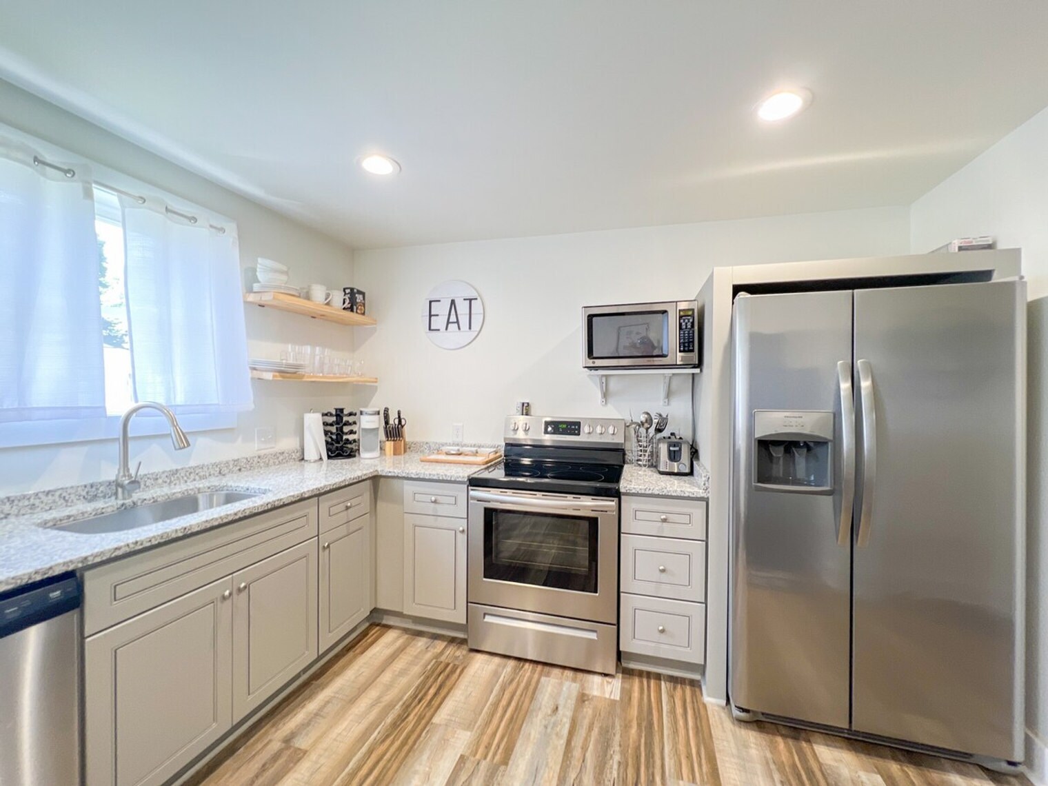 Building Photo - 401 Cedar Lane Rd