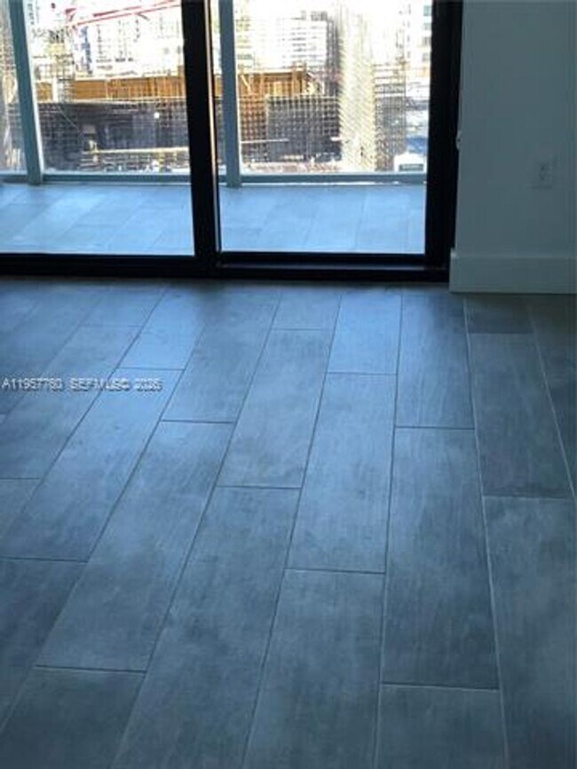 Building Photo - 1010 Brickell Ave