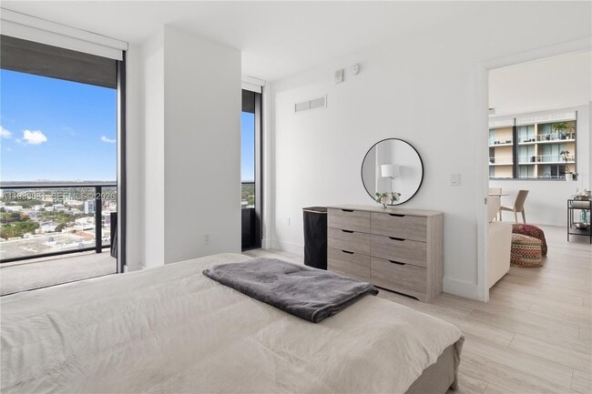 Building Photo - 121 NE 34th St