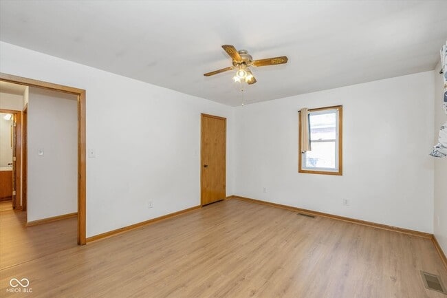 Building Photo - 900 Yandes St