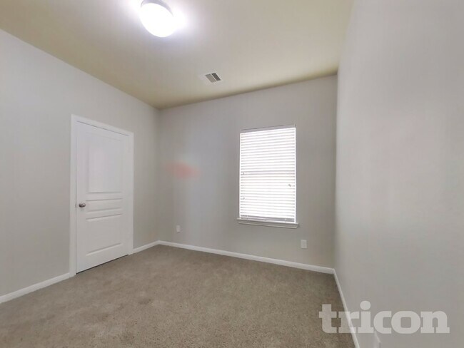 Building Photo - 2122 Hackberry Bank Ln