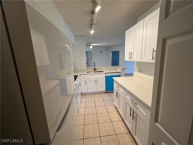 Building Photo - 8950 Colonnades Ct E
