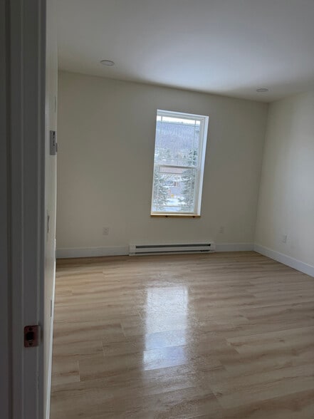 Building Photo - 204 E Plank Rd