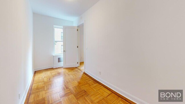 Building Photo - 147 E 72nd St