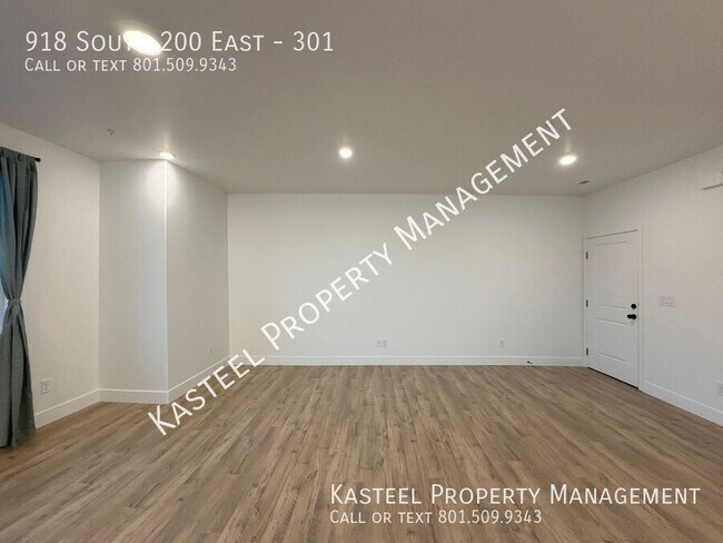 Building Photo - 918 S 200 E