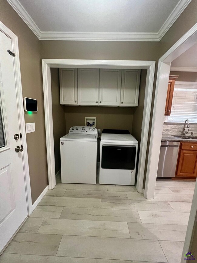 Building Photo - 404 Beechwood Dr