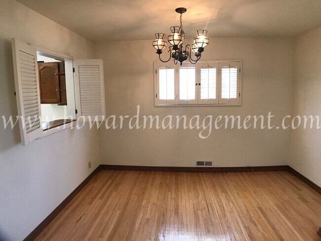 Building Photo - Two story home with newer central A/C in the Mar Vista Hills. Large kitchen, family room, and lar...