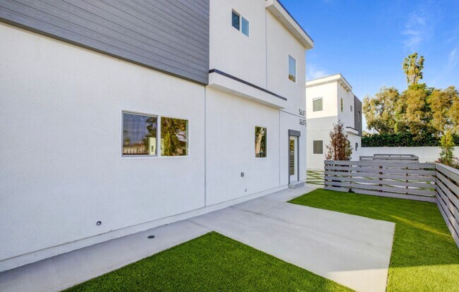 Building Photo - 5639 Riverton Ave