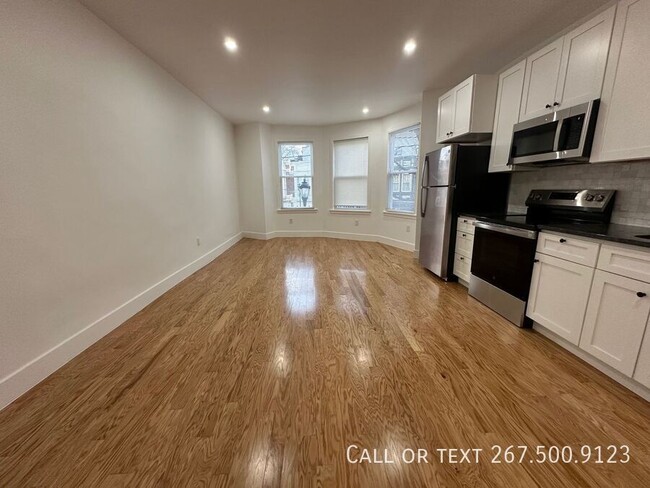 Primary Photo - Large, Bi-level, newly renovated 2BR/2BA u...