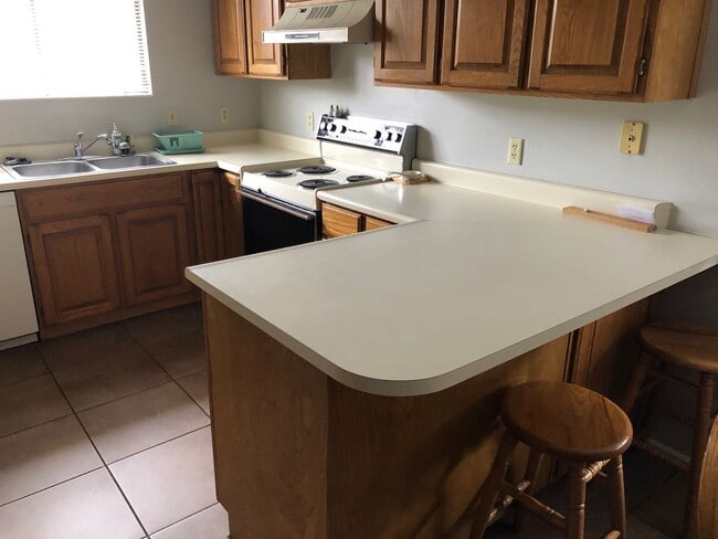 Building Photo - Cozy Condo in Village Park