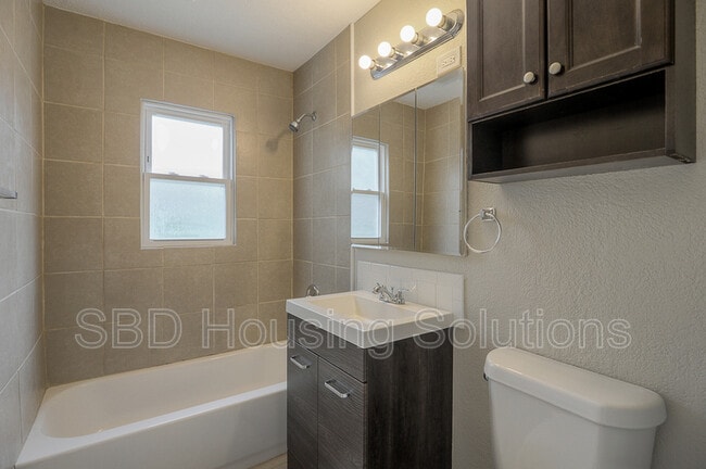 Building Photo - 505 NE 67th Pl