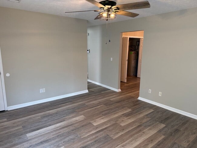 Building Photo - 107 Daneswood Ct