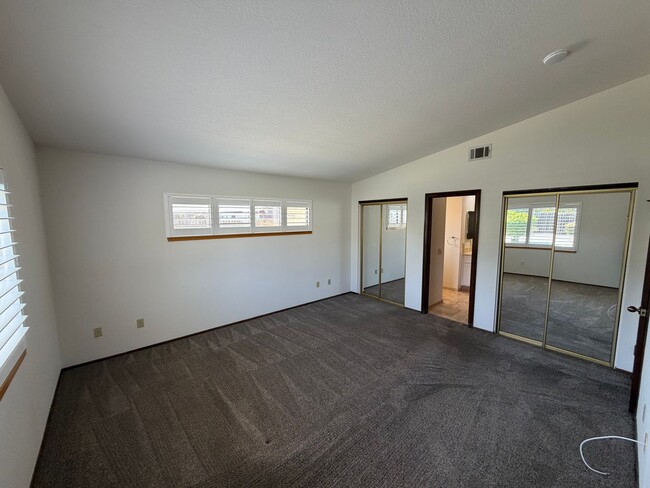 Building Photo - 818 Harrison Dr