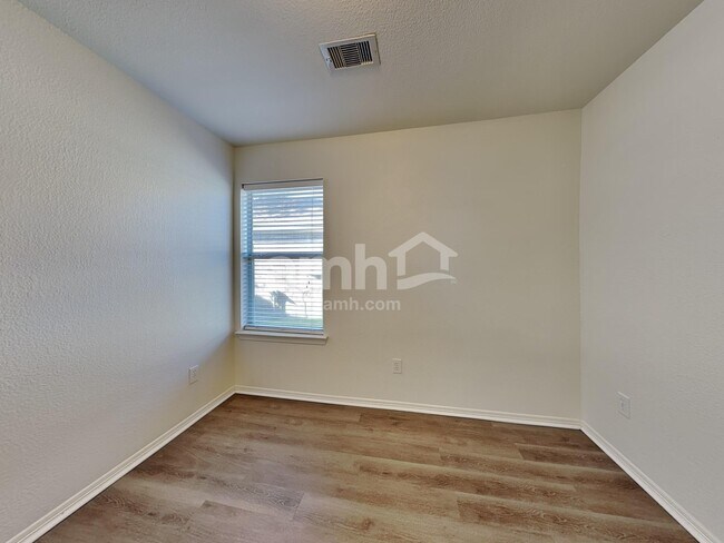 Building Photo - 2803 Seastrand Ln