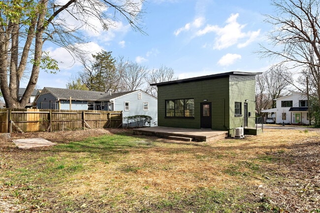 Building Photo - 210 Lincoln Ct