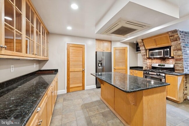Building Photo - 1225 30th St NW